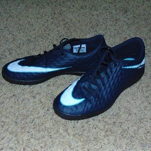 Soccer cleats